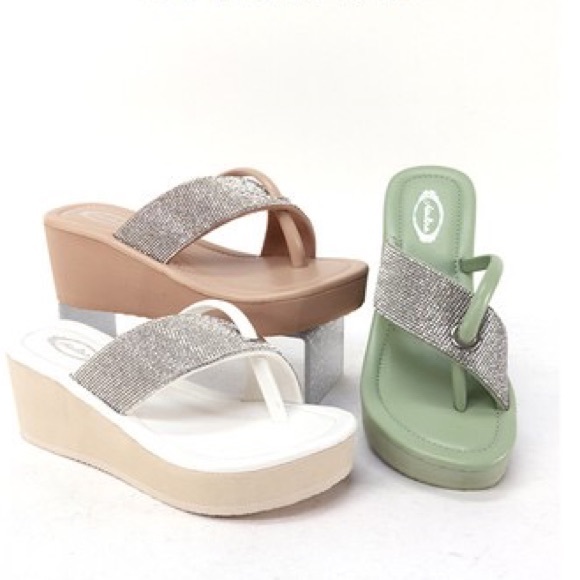 Size 5.5 Italina Black Silver Rhinestone Embellished Platform Thong Sandal - Picture 5 of 6